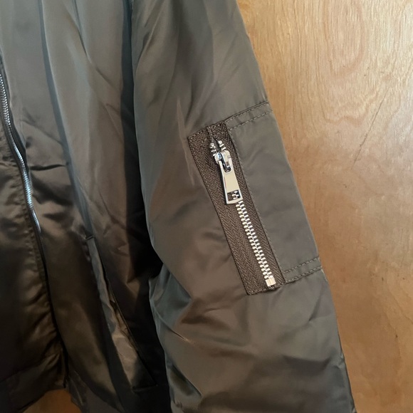 Woman’s Bomber Jacket - Picture 9 of 10